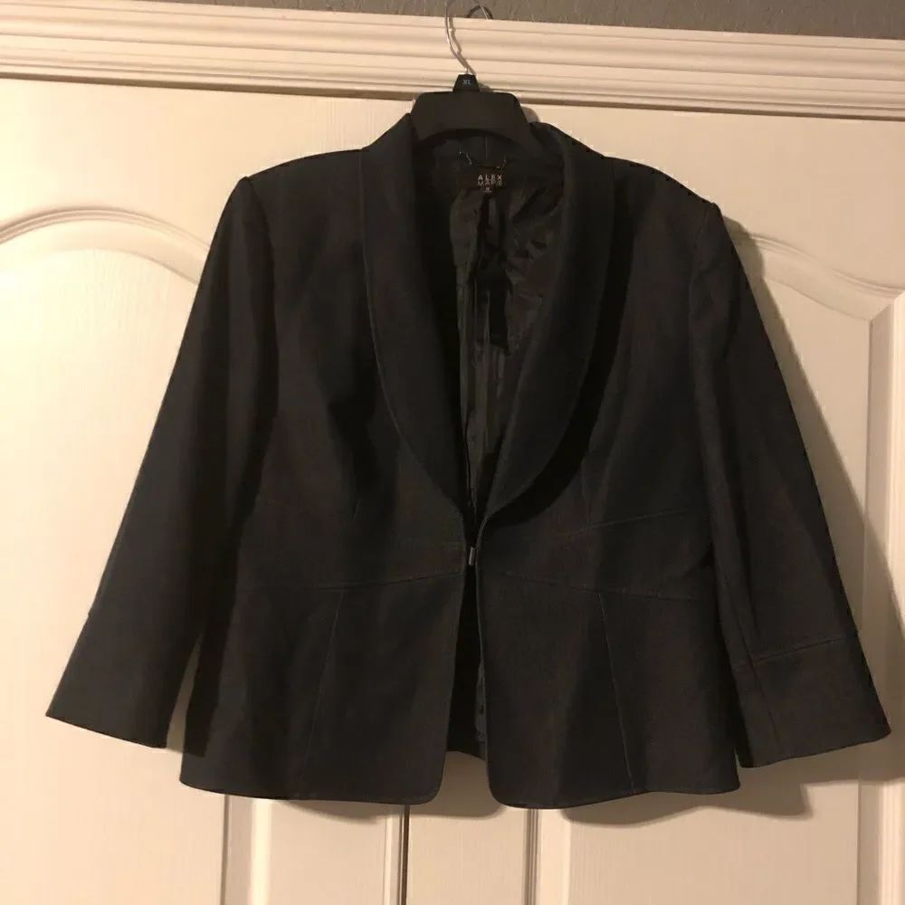 Alex Marie navy 1 button waist 3/4 sleeved blazer sz 16